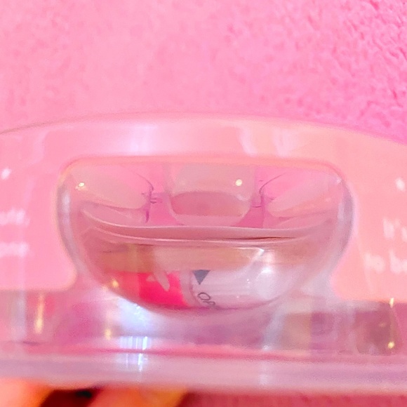 Olive & June Pink Goldfish Manicure Press-On Fake Nail Pearly White Oval Rainbow - Picture 4 of 10